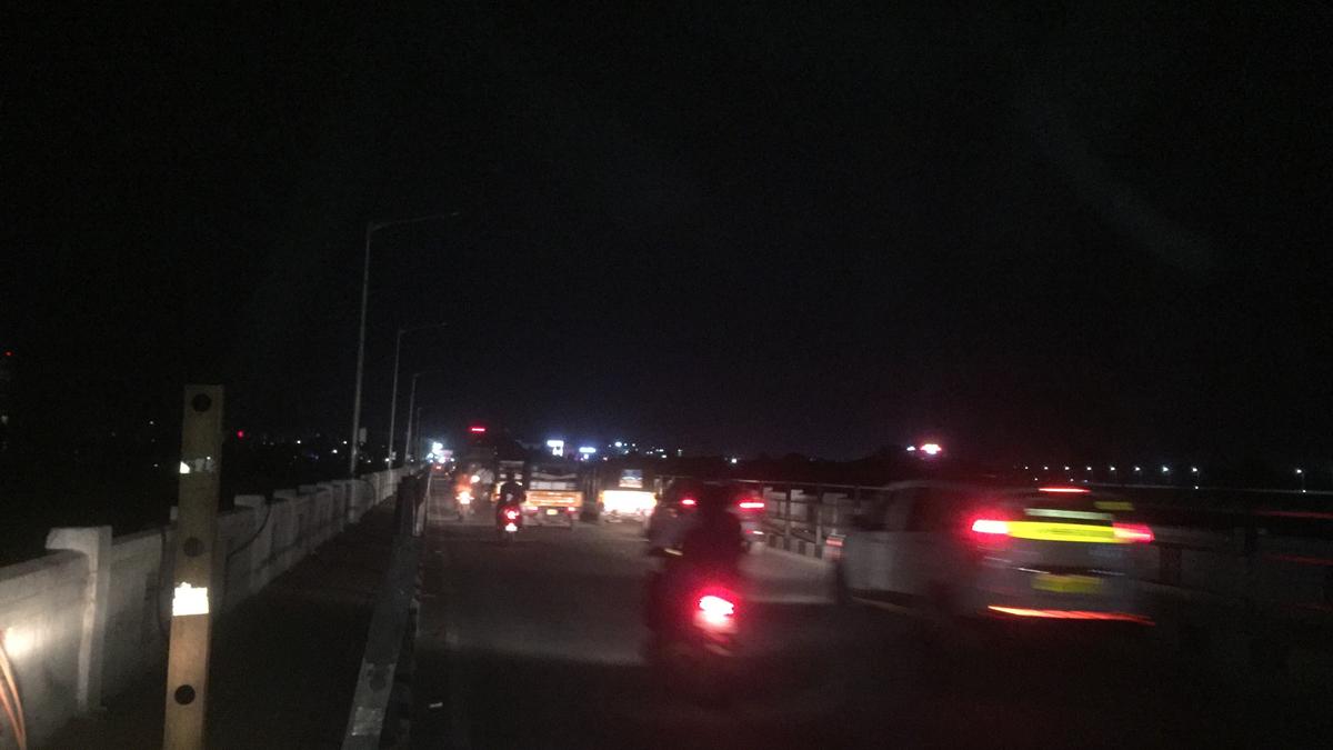 Decadesold Palar bridge in Vellore turns risky for motorists The Hindu